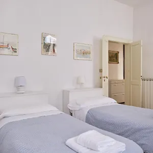 Apartment Lustraferi